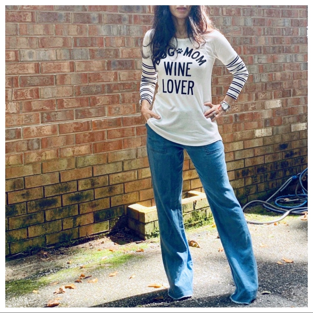 ✨LAST ONE✨DOG MOM WINE LOVER”GRAPHIC TOP - Picture 6 of 6